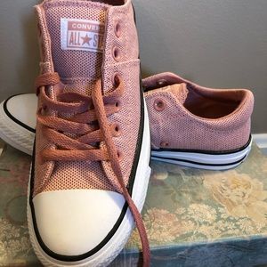 Women’s Pink converse